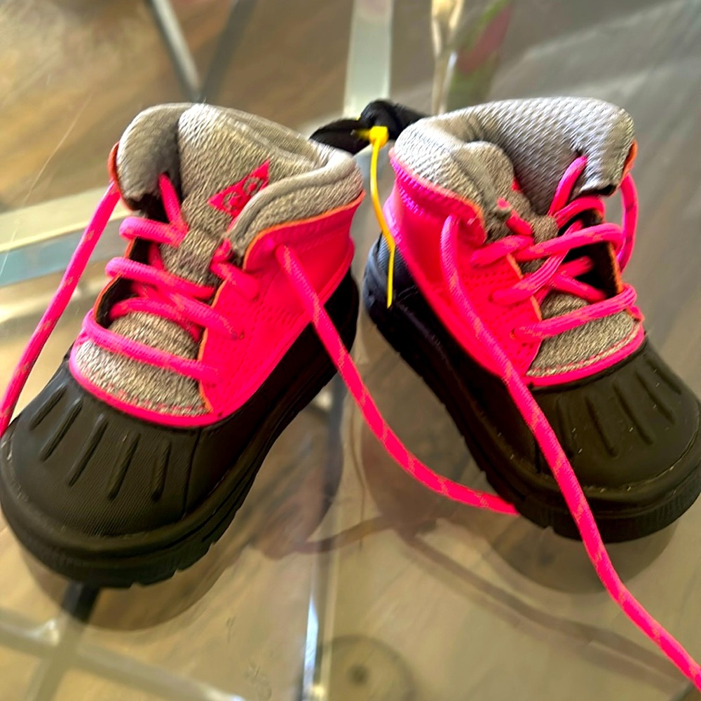 Girl Nike boots
